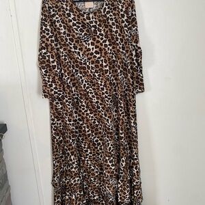 Chic Leopard Long Sleeve Dress